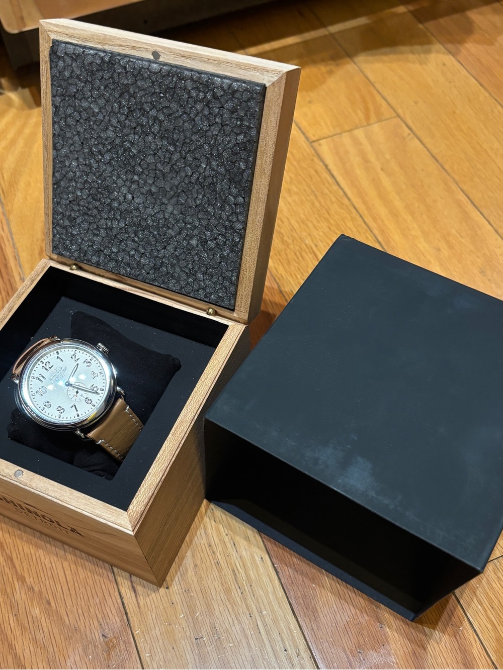 Shinola The Runwell Cream Mens 47mm Dial Leather Strap Argonite 1069 Watch w Box - Picture 4 of 13